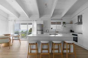 The Overlook - Coastal Comfort- 5 beds 3 bedrooms - Image 2