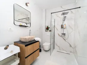 Free Parking Studio Two - by Dream Residence - Image 3