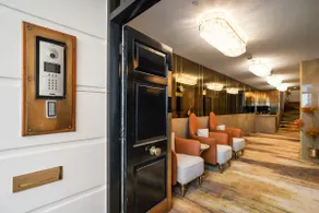 Sophisticated Luxury Apartment in Mayfair H5 - Image 2