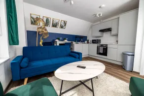 Modern 2-Bed Apartment - Near Train and Town - Parking Available - Image 2