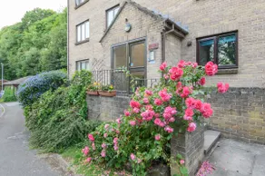 Baildon Moor Family Escape with Views + Parking - Image 4