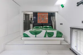 Loft Terrace, Jacuzzi & AC, 5 mins to Central Station - Image 4