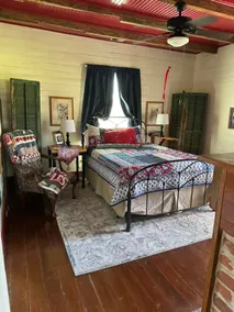 Centrally located in the heart of Southeast LA. - Image 2