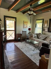 Centrally located in the heart of Southeast LA. - Image 5