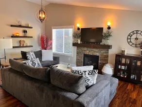 Tranquil Home Close to 205! - Image 2
