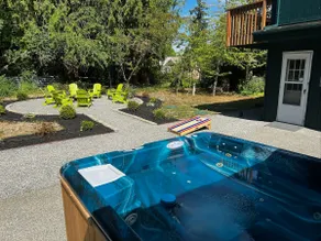 Fun Olympic Basecamp • Hot Tub - Image 3