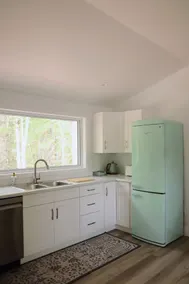 2BR charming cottage w/ Hot tub & cozy firepit - Image 5