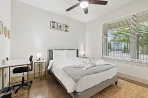 Homey 1BR + Balcony Overlooking Midtown+Parking - Image 2