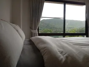 Serene beachfront escape with sea & mountain view - Image 2