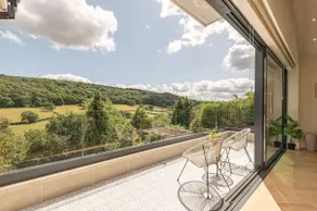 5 Bed with Stunning Valley Views - Image 2