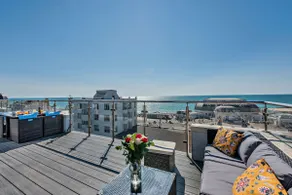 Penthouse on the Seafront (near Brighton) - Image 4
