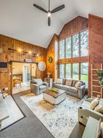 2 King BR: Lakeview*Hot tub*Kayaks*Firepit*Karaoke - Image 3