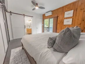 2 King BR: Lakeview*Hot tub*Kayaks*Firepit*Karaoke - Image 4
