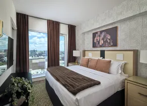 Boutique King 2BR Retreat in Historic Old City - Image 4