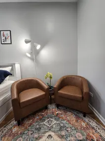Luxe Loft vibe with King Suite - 4BR 3Ba - Image 5