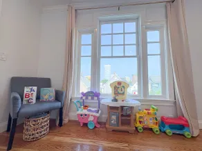Family-Friendly 4 Bed 3 Bath Downtown Delight - Image 3