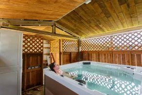 The Bee House Hot Tub Newly Renovated Beach Stay - Image 4