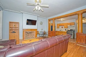 Comfy & Convenient 2-Bed Fl 1 Apt @DowntownAlbany - Image 2