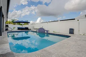 • Luxe by Jenn• 3BR Retreat w/ Heated Pool - Image 3