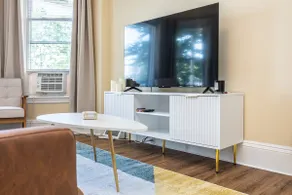 Broadway Vibes Only 1BR w/ 2 Beds Best Location - Image 3