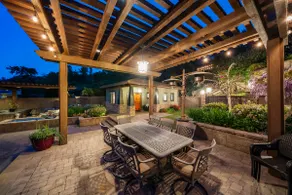 Secluded Garden Cottage Walk to Shops + 55” TV - Image 5