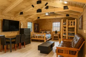 Hana Cabin sleeps 5 near Windrock general store - Image 4