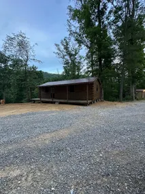 Hana Cabin sleeps 5 near Windrock general store - Image 2