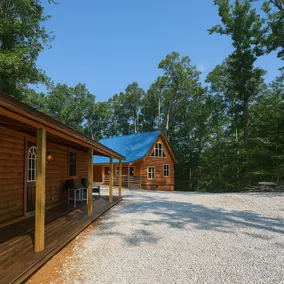 Hana Cabin sleeps 5 near Windrock general store - Image 5