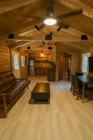 Hana Cabin sleeps 5 near Windrock general store - Image 3