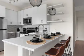 E426 Luxurious & Spacious 3BD Condo DT Minneapolis - Image 5