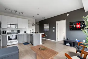 E426 Luxurious & Spacious 3BD Condo DT Minneapolis - Image 4