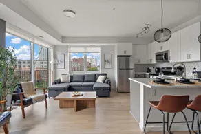 E426 Luxurious & Spacious 3BD Condo DT Minneapolis - Image 3