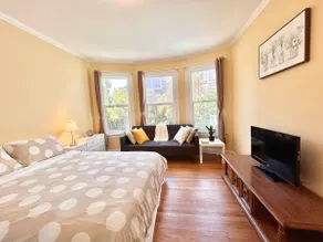 Cozy Hidden Gem in Mission - Image 2