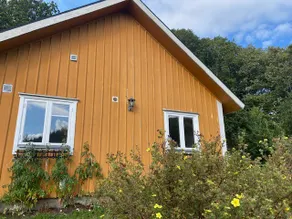 Cozy cottage by the lake with jetty and sauna - Image 2