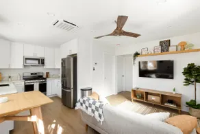 10 Min to Sofi & LAX | Cozy Stay - Image 3