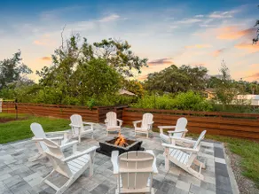 Tiki bar + badminton + mini golf + heated pool! - Image 2