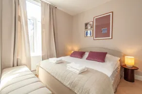 Stylish two Bedroom Apartment in Antwerp - Image 2