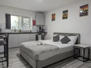 Private & Relaxed Studio Room 3 - Image 2