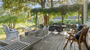 Pondfront Retreat Near Beaches - Image 4