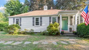 Pondfront Retreat Near Beaches - Image 3
