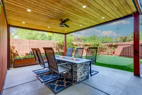 Retro Arcade Paradise/4-BR, Hot Tub, Sauna & Green - Image 2