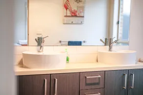 StayAU Newly 8 Beds Spacious Home in Derrimut - Image 5