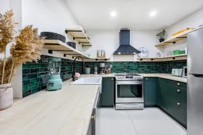 Beach House Longueuil - Pool, Spa, 6BR, 2 Kitchens - Image 2
