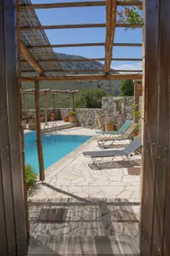 Traditional Villa with pool in Sfakia - Image 4