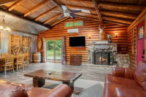 Magical Log Cabin w/ Fireplace. 15 Min to Downtown - Image 2