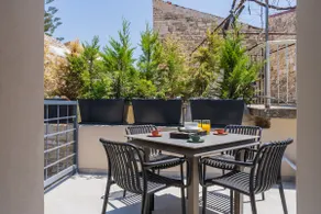 Sunlit courtyard house with Sauna! - Image 3