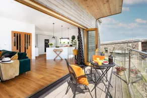 Waterside-luxury lakeside lodge, hot tub & sauna - Image 5