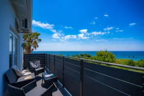 Elegant Seaview Apartment and private Beach Access - Image 2