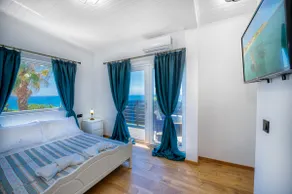 Elegant Seaview Apartment and private Beach Access - Image 3