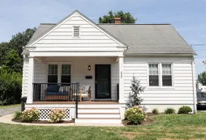 Cozy Newly Renovated Cottage Near Spooky Nook - Image 2